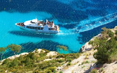 Découvrez les calanques en bateau